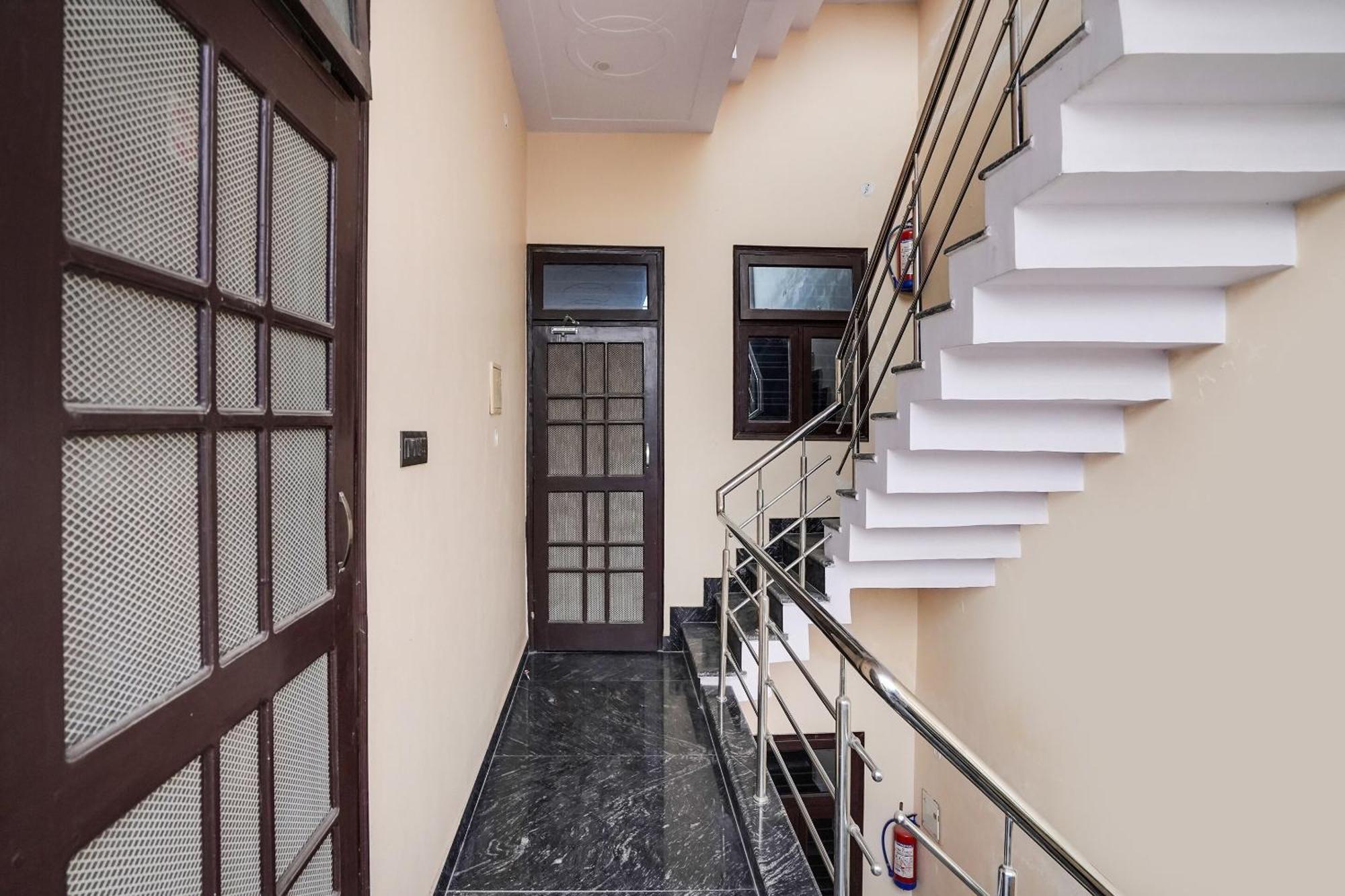 Chinhat Hotel O Ayurma Inn מראה חיצוני תמונה