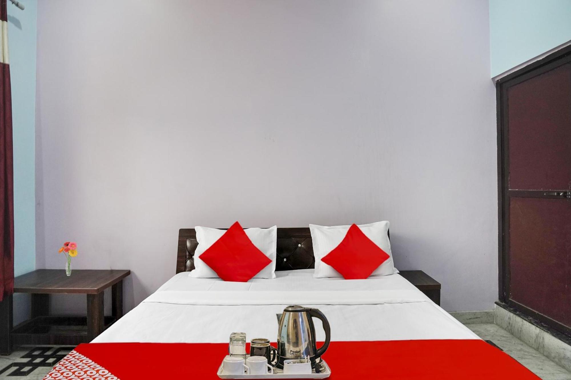 Chinhat Hotel O Ayurma Inn מראה חיצוני תמונה